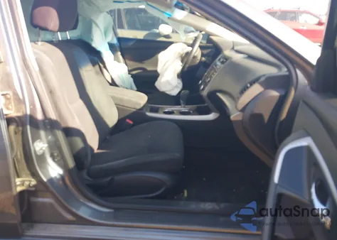 2015 Nissan Altima 2.5 Sv z USA, uszkodzony, nr VIN 1N4AL3AP3FC109140